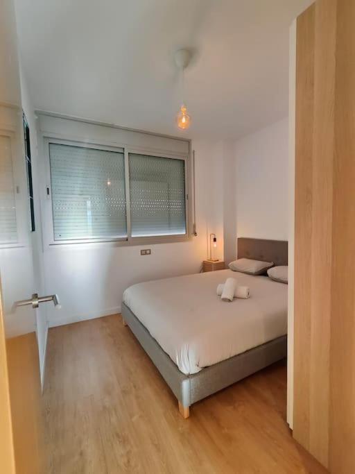 סנט אדריה דה בסוס Large Terrace Luxury Apartment מראה חיצוני תמונה