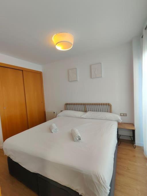 סנט אדריה דה בסוס Large Terrace Luxury Apartment מראה חיצוני תמונה
