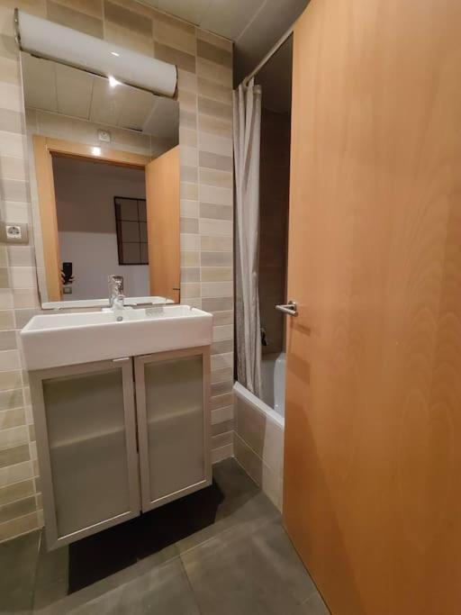 סנט אדריה דה בסוס Large Terrace Luxury Apartment מראה חיצוני תמונה