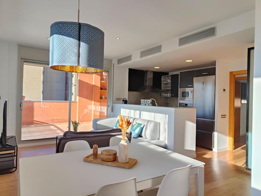 סנט אדריה דה בסוס Large Terrace Luxury Apartment מראה חיצוני תמונה