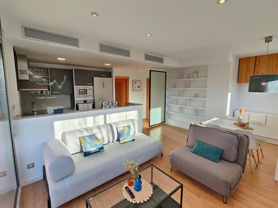 סנט אדריה דה בסוס Large Terrace Luxury Apartment מראה חיצוני תמונה
