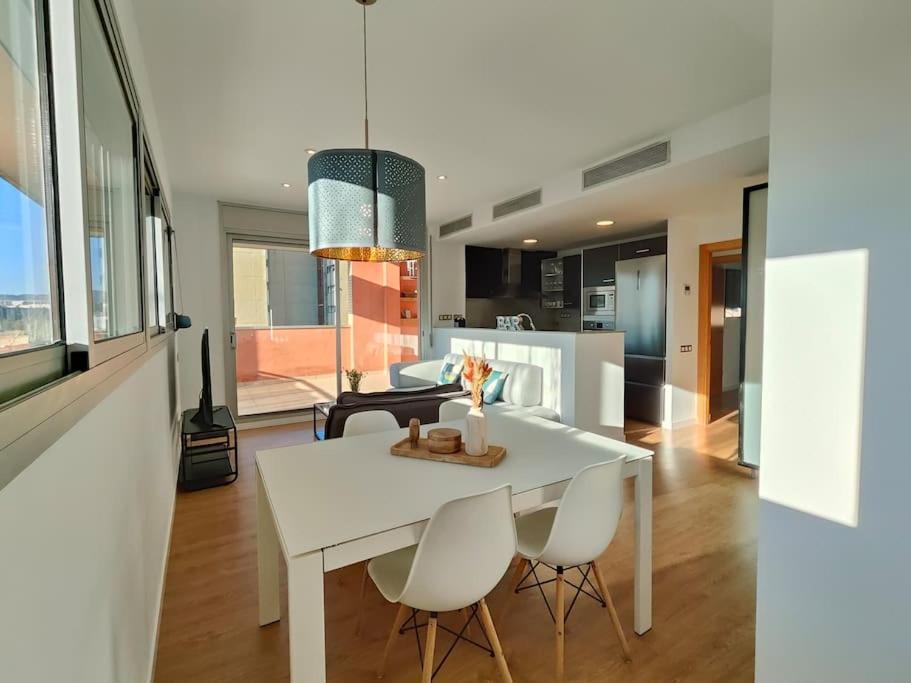 סנט אדריה דה בסוס Large Terrace Luxury Apartment מראה חיצוני תמונה
