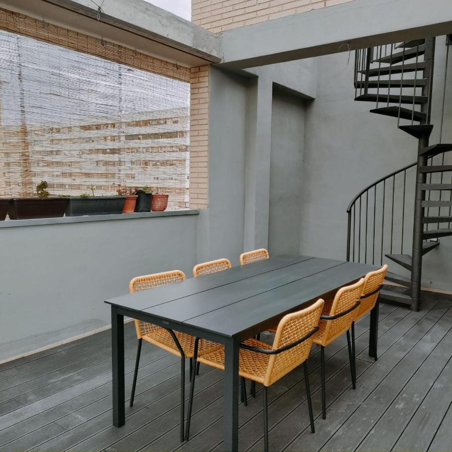 סנט אדריה דה בסוס Large Terrace Luxury Apartment מראה חיצוני תמונה