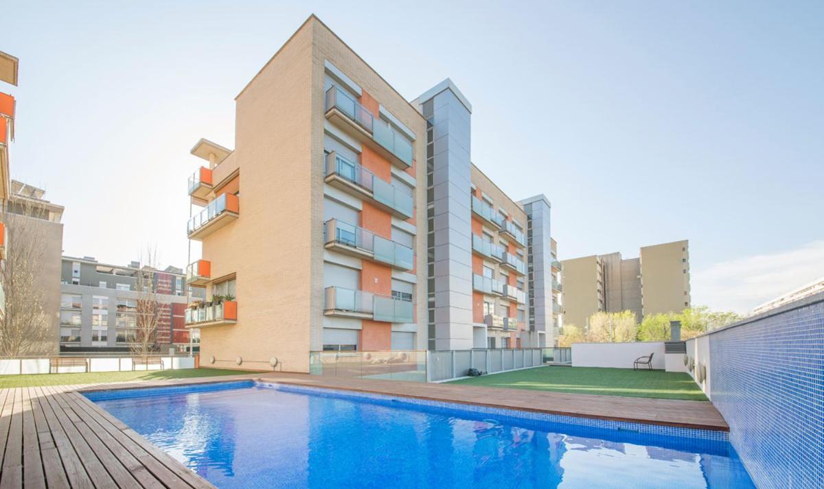 סנט אדריה דה בסוס Large Terrace Luxury Apartment מראה חיצוני תמונה