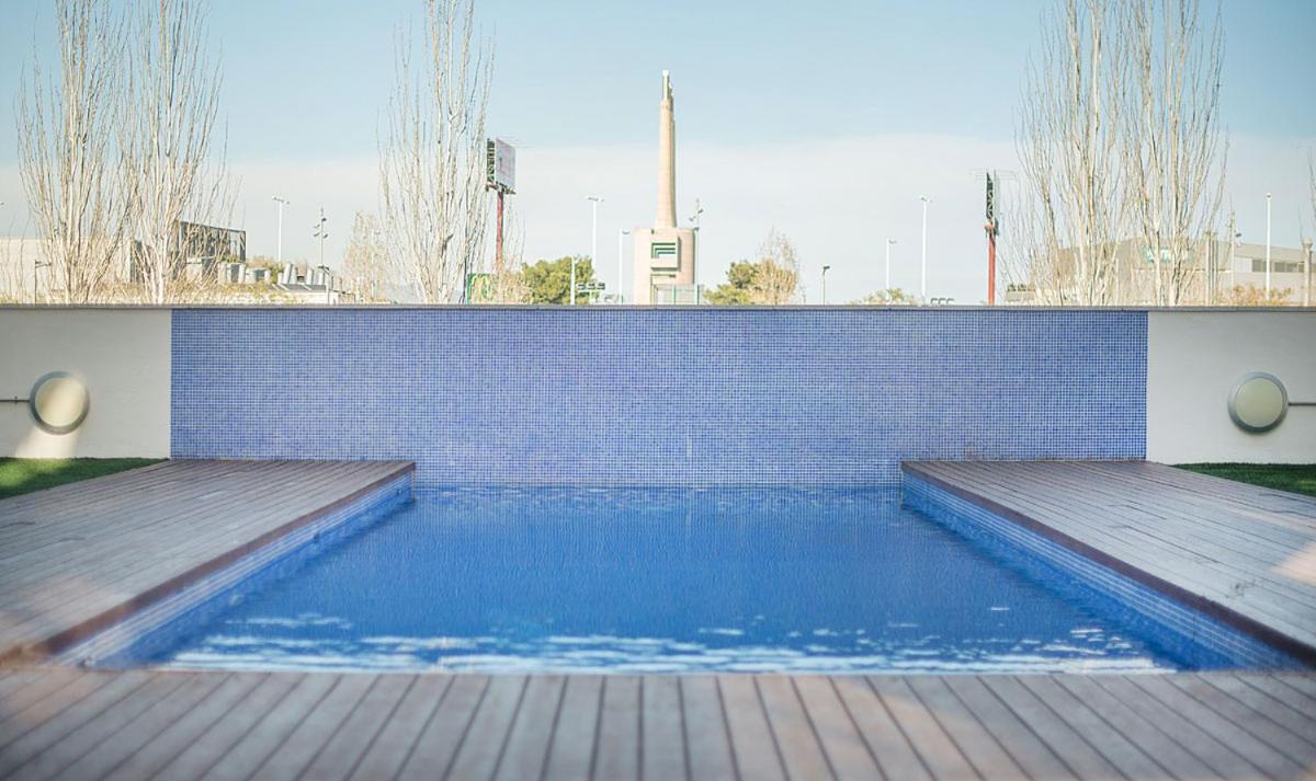 סנט אדריה דה בסוס Large Terrace Luxury Apartment מראה חיצוני תמונה