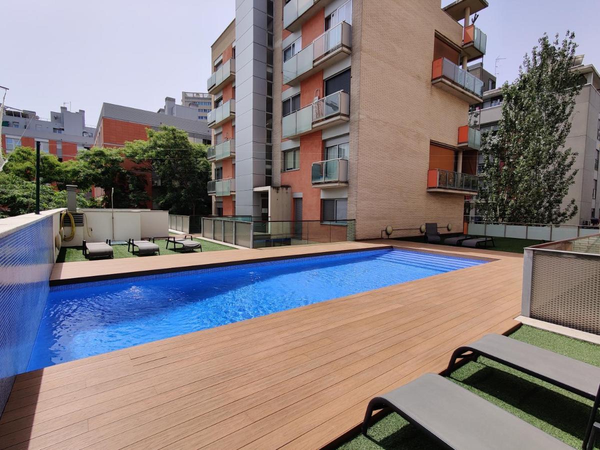 סנט אדריה דה בסוס Large Terrace Luxury Apartment מראה חיצוני תמונה