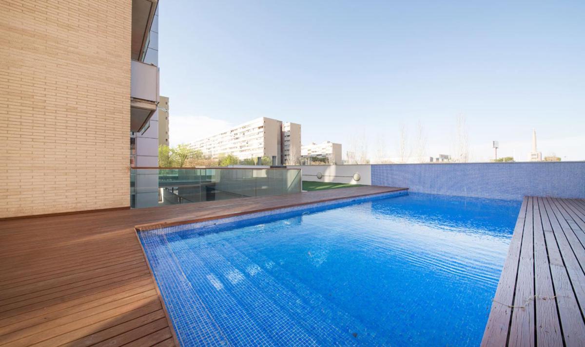 סנט אדריה דה בסוס Large Terrace Luxury Apartment מראה חיצוני תמונה